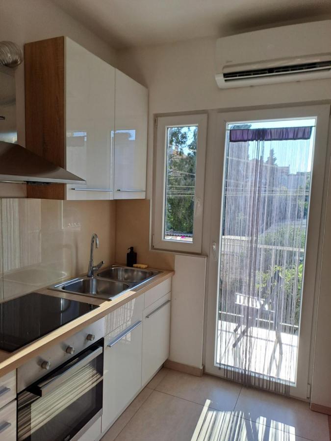 Yulia Apartman Пула Екстериор снимка
